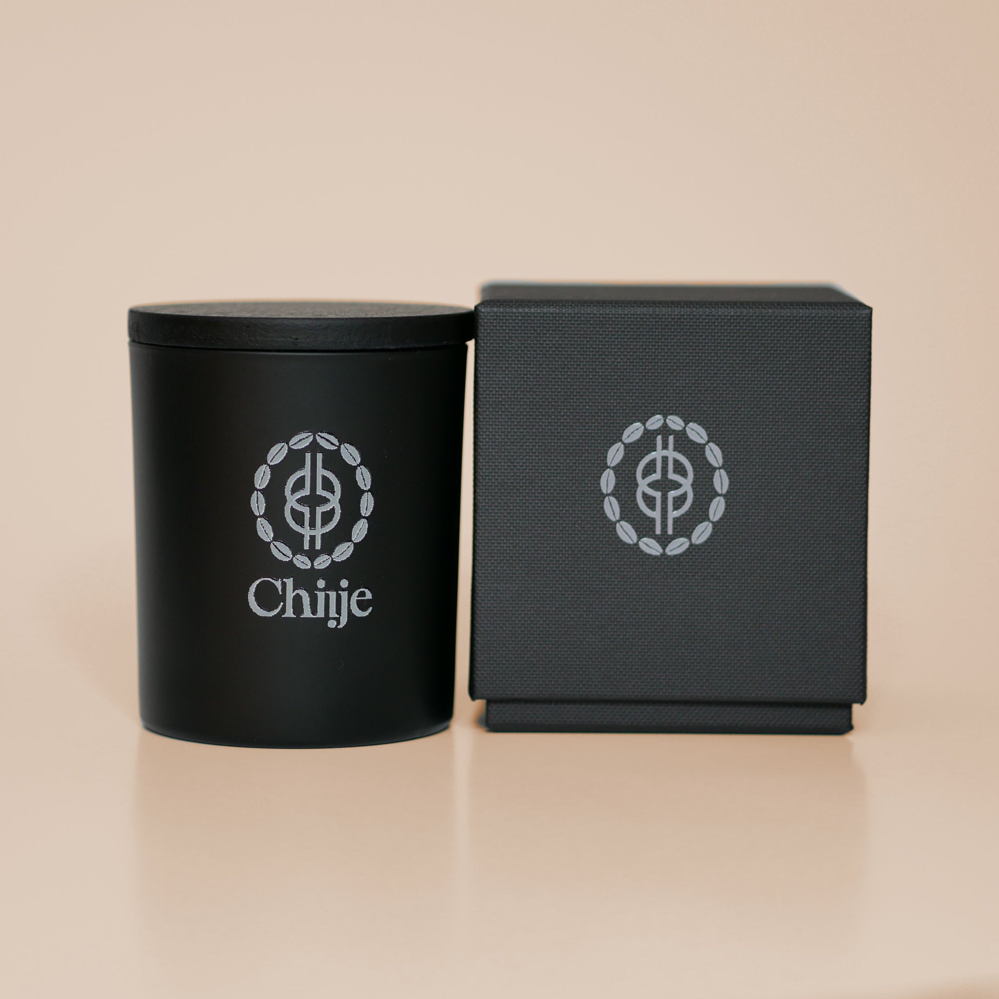 Nº4 Echoes of Oud - Signature Candle