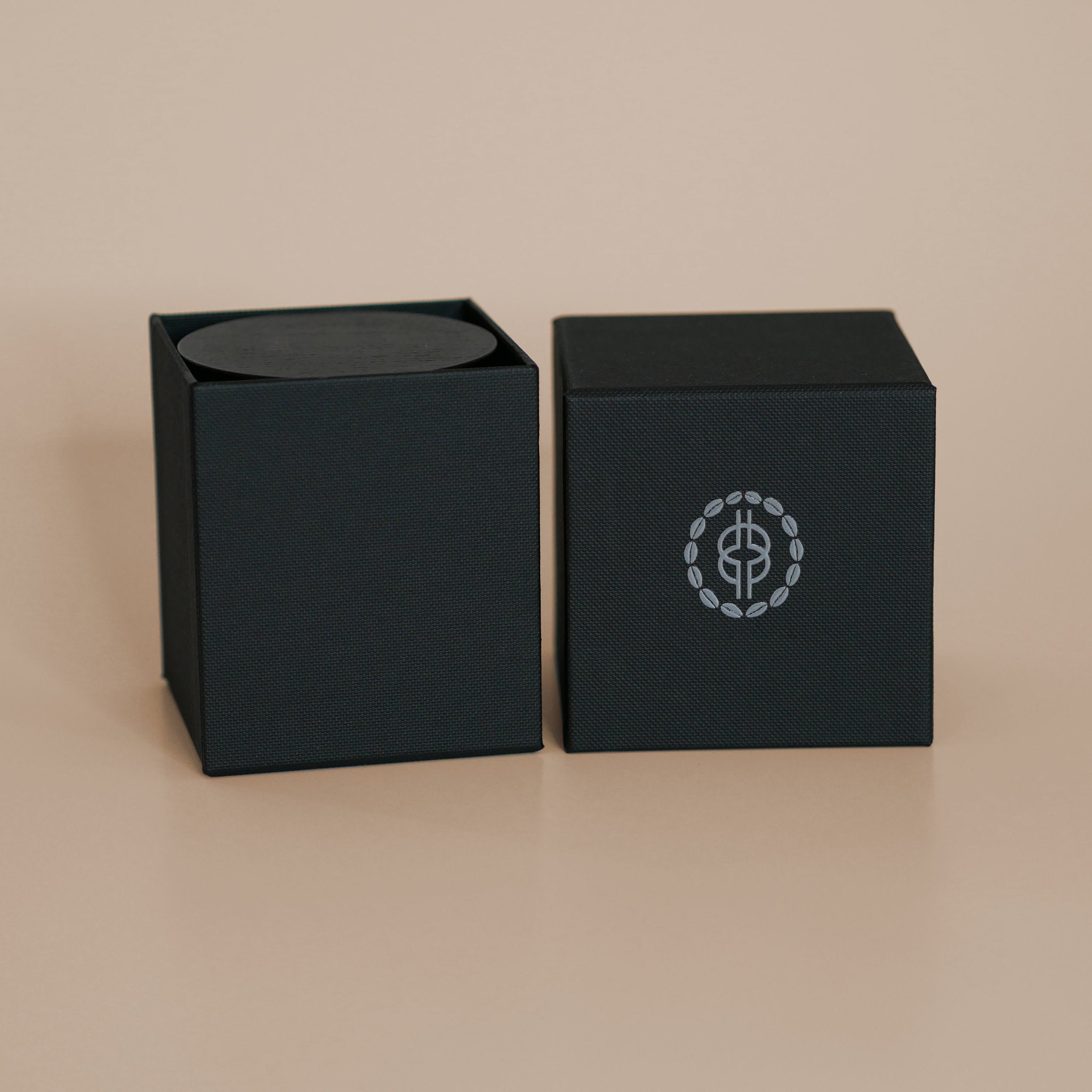 Nº4 Echoes of Oud - Signature Candle